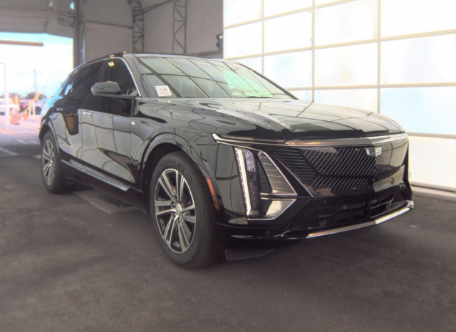2024 Cadillac Lyriq Luxury — photo 2 of 10