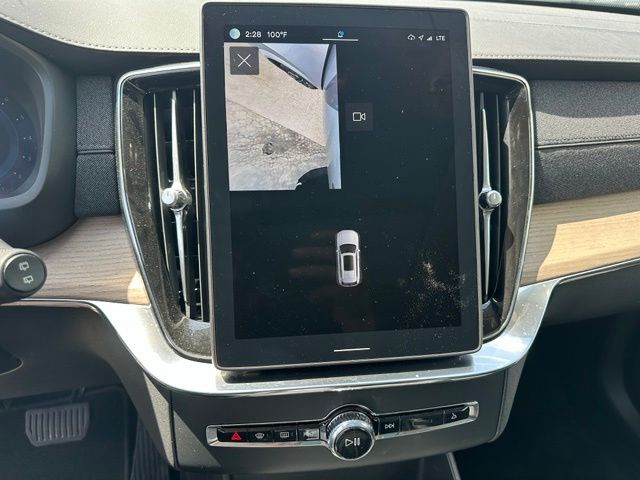2025 Volvo XC90 B6 Plus 7-Seater — photo 27 of 49