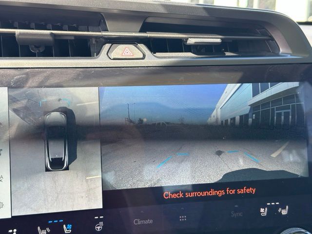 2023 LEXUS RZ 450e Luxury — photo 30 of 32