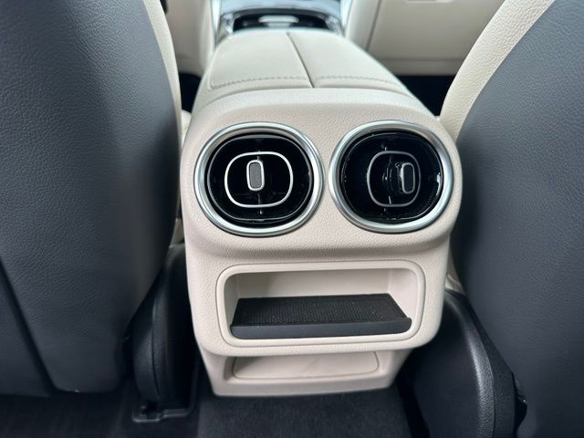 2024 Mercedes-Benz GLC GLC 300 — photo 17 of 31