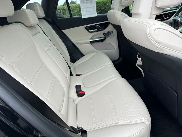 2024 Mercedes-Benz GLC GLC 300 — photo 13 of 31