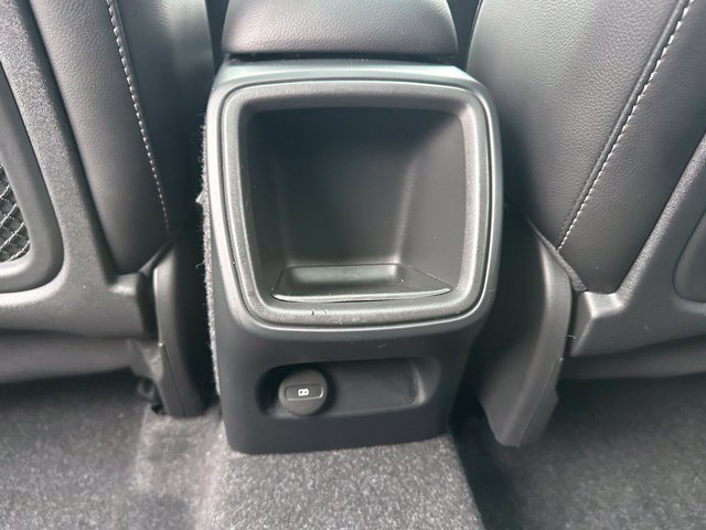 2021 Volvo XC40 Momentum — photo 16 of 28
