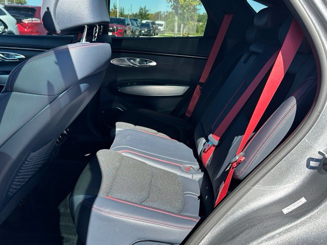 2023 Genesis GV70 2.5T — photo 15 of 41