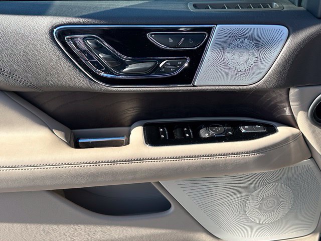 2023 Lincoln Navigator L Reserve — photo 22 of 37