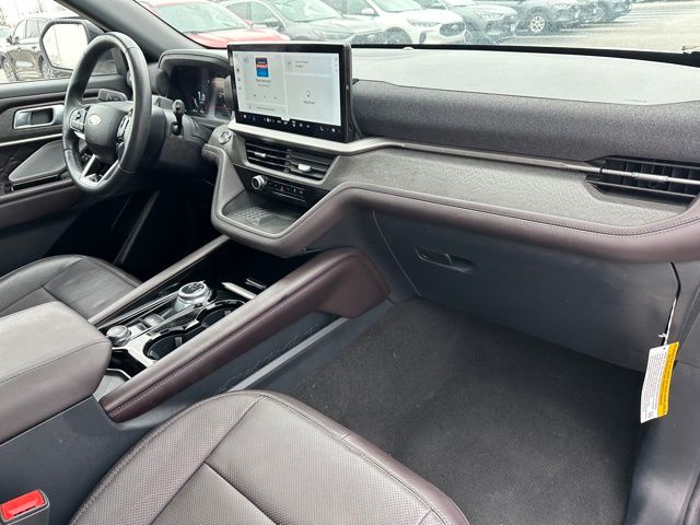 2025 Ford Explorer Platinum — photo 13 of 34