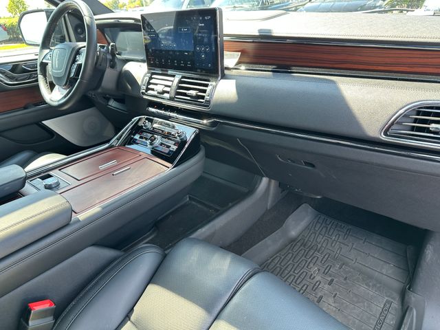 2022 Lincoln Navigator Reserve — photo 9 of 38