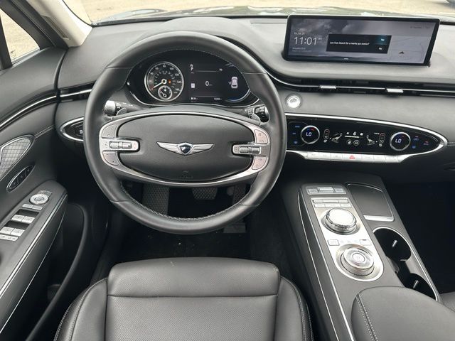 2025 Genesis GV70 2.5T — photo 18 of 31
