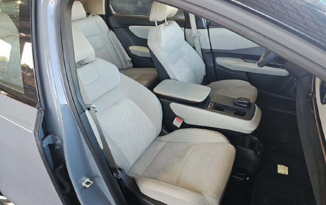 2024 Nissan Ariya Evolve+ e-4orce — photo 6 of 9