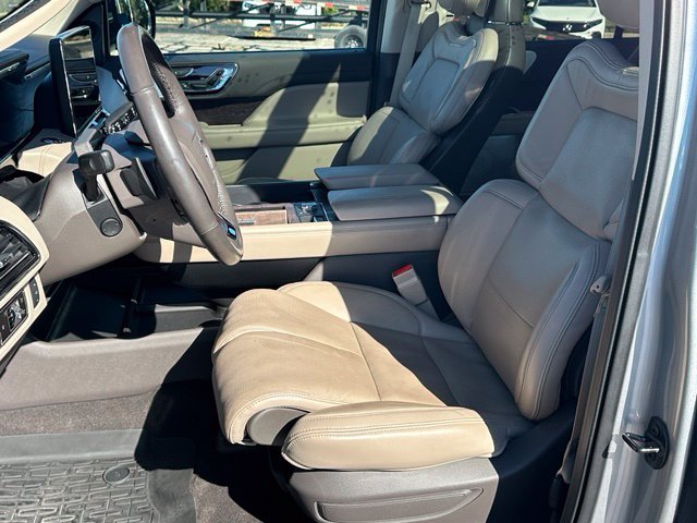 2023 Lincoln Navigator L Reserve — photo 21 of 37