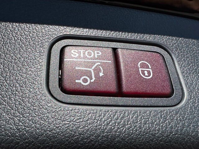 2024 Mercedes-Benz GLC GLC 300 — photo 14 of 31