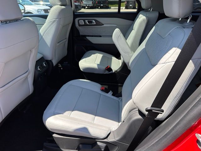 2025 Ford Explorer Platinum — photo 16 of 38