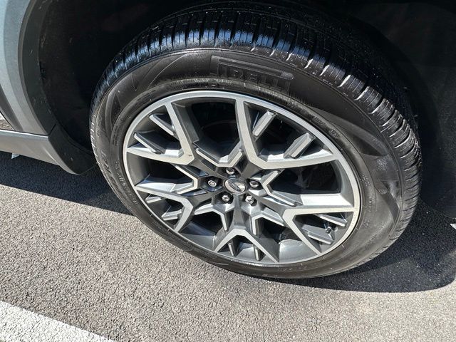 2025 Ford Explorer Platinum — photo 8 of 13