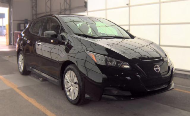 2025 Nissan Leaf S — photo 2 of 6