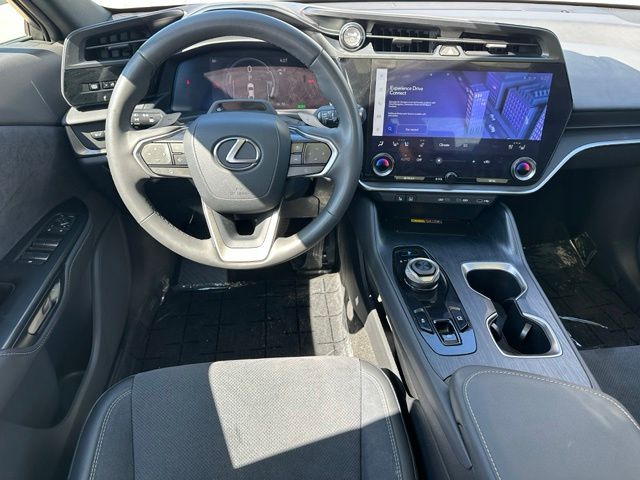 2023 LEXUS RZ 450e Luxury — photo 18 of 32
