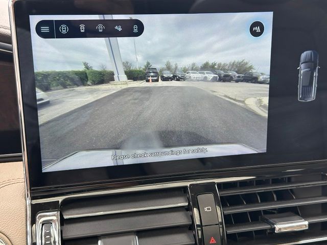 2022 Lincoln Navigator L Reserve — photo 32 of 37