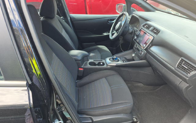 2025 Nissan Leaf S — photo 6 of 8