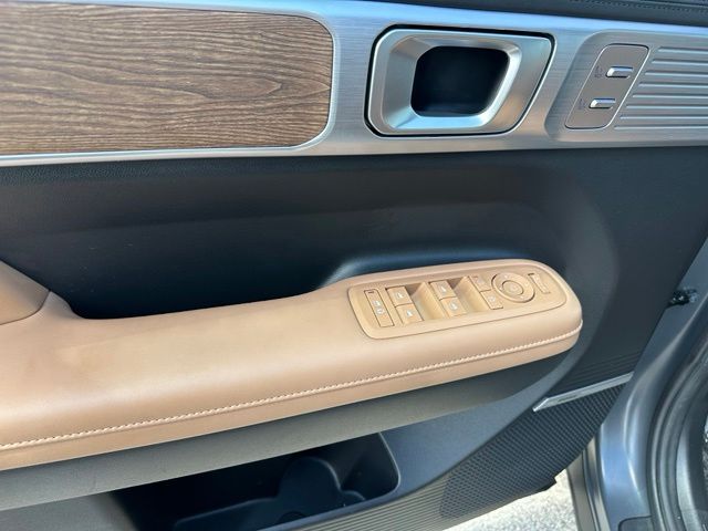 2025 Hyundai Santa Fe Hybrid Limited — photo 23 of 41