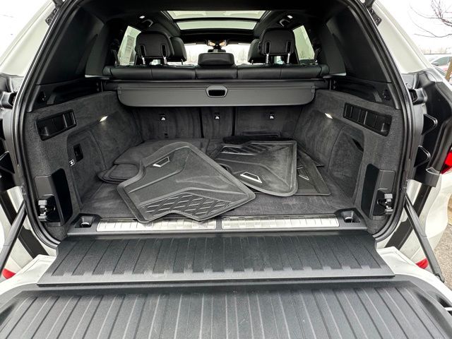 2021 BMW X5 xDrive45e — photo 13 of 34