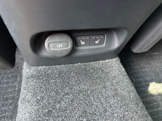 2023 Volvo XC40 Recharge Pure Electric Ultimate — photo 16 of 26