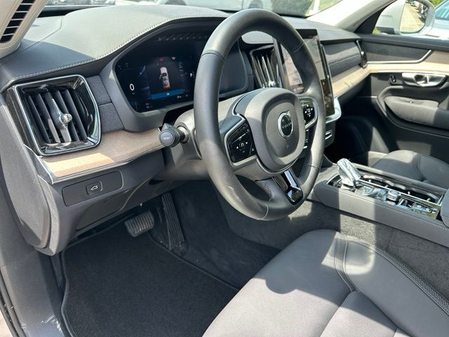 2025 Volvo XC90 B6 Plus 7-Seater — photo 23 of 49