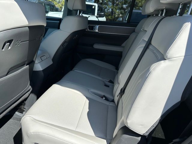 2025 Hyundai Santa Fe SEL — photo 13 of 28