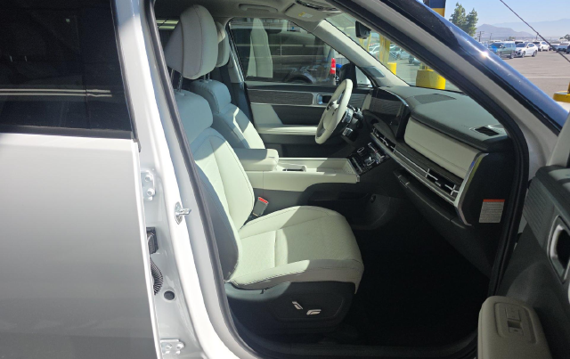 2025 Hyundai Santa Fe Hybrid Limited — photo 7 of 10