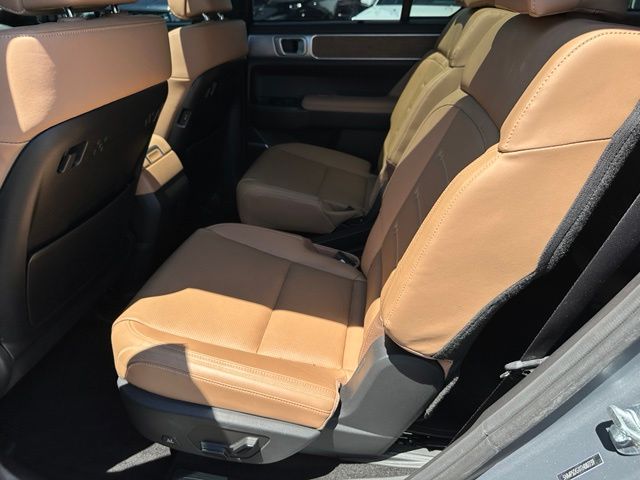 2026 Hyundai Santa Fe Hybrid Calligraphy — photo 17 of 45