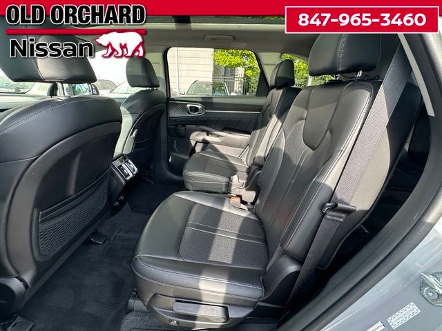 2023 Kia Sorento SX — photo 12 of 22