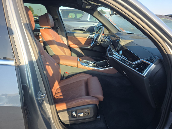 2025 BMW X5 xDrive40i — photo 6 of 10