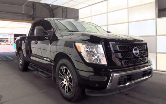2024 Nissan Titan SV — photo 3 of 9