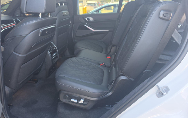 2024 BMW X7 xDrive40i — photo 9 of 9
