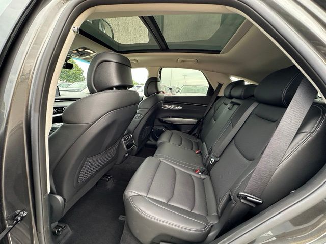 2025 Genesis GV70 2.5T — photo 15 of 31