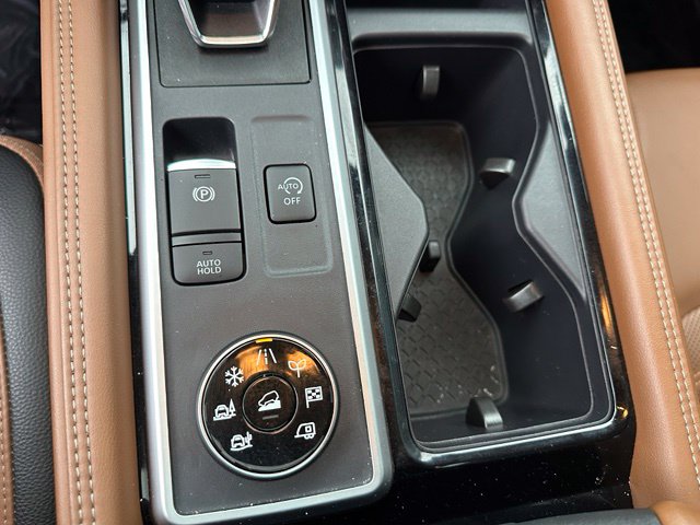 2024 Nissan Pathfinder Platinum — photo 28 of 36