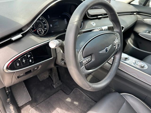 2025 Genesis GV70 2.5T — photo 21 of 34