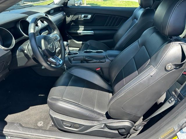 2021 Ford Mustang Ecoboost Premium — photo 12 of 21