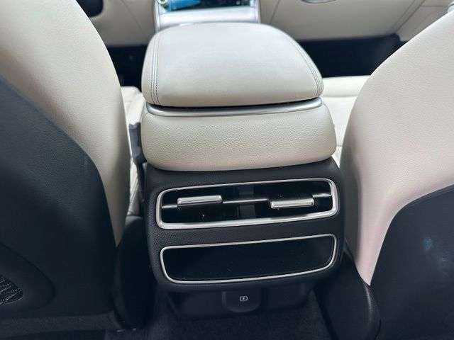 2026 Genesis GV70 2.5T Advanced — photo 17 of 37