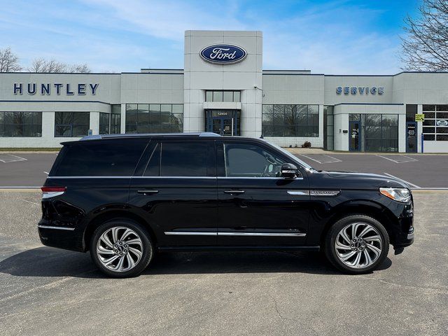2022 Lincoln Navigator Reserve — photo 5 of 36