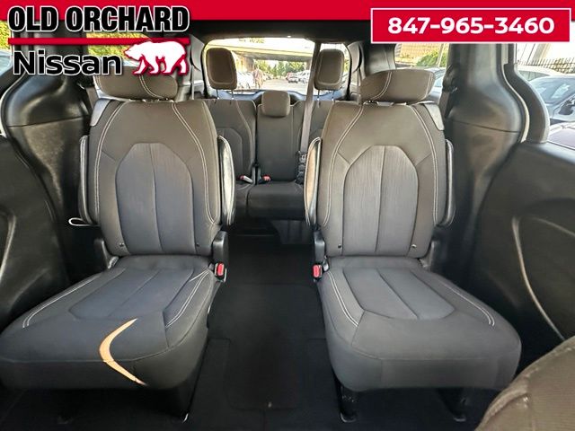 2024 Chrysler Pacifica Touring — photo 13 of 22