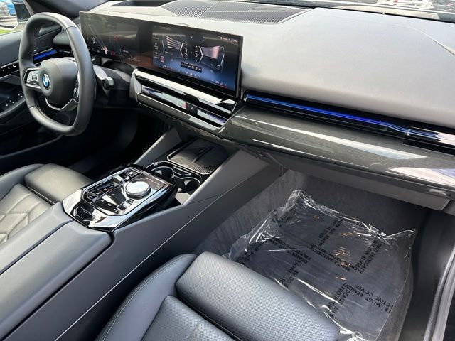 2025 BMW 5 Series 530i xDrive — photo 8 of 27