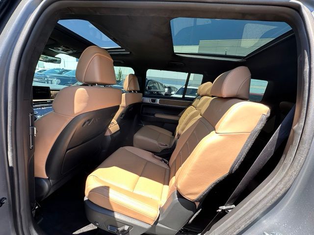 2026 Hyundai Santa Fe Hybrid Calligraphy — photo 18 of 45