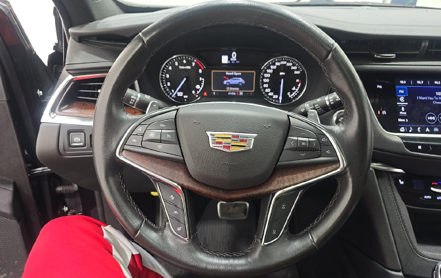 2023 Cadillac XT5 Sport — photo 8 of 10