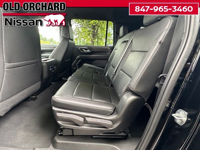 2022 Chevrolet Suburban LT — photo 14 of 23