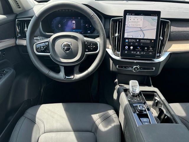 2025 Volvo XC90 B6 Plus 7-Seater — photo 19 of 49