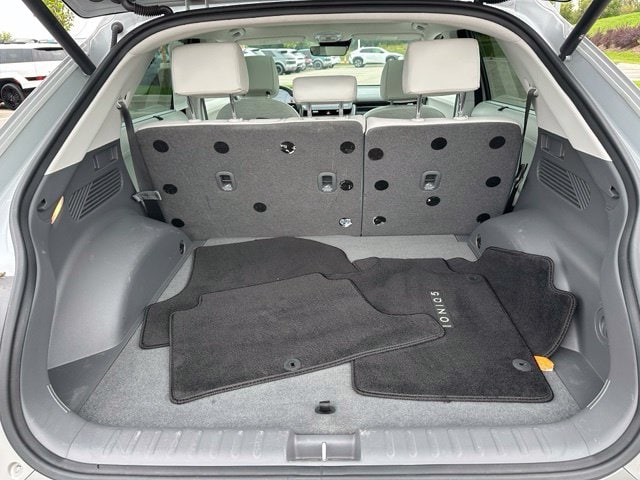 2022 Hyundai IONIQ 5 Limited — photo 12 of 41