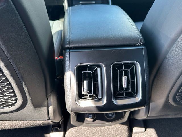 2023 Kia Sorento Hybrid EX — photo 17 of 31