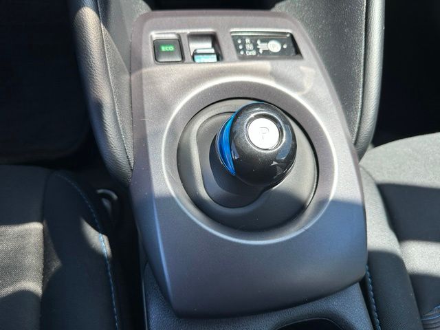 2025 Nissan Leaf S — photo 19 of 24