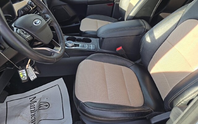 2022 Ford Escape Titanium — photo 6 of 10