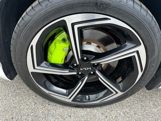 2024 Kia EV6 GT — photo 8 of 37