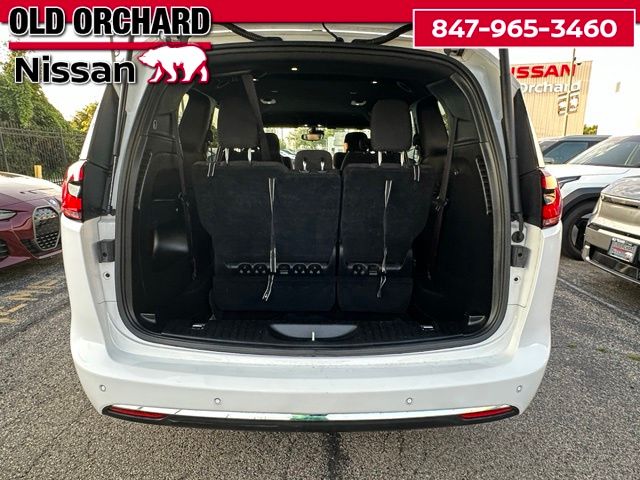 2024 Chrysler Pacifica Touring — photo 10 of 22