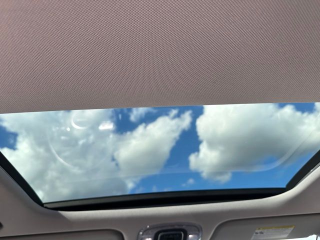 2024 Hyundai Kona Limited — photo 13 of 29